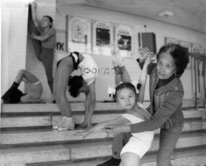 БНМАУ-ын-ардын-жүжигчин-Т.Цэнд-Аюуш-1988-он