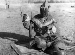 Зодоч-лам-лүйжин-тавьж-байна.