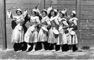 Төв-театрын-жүжигчид-1941-он